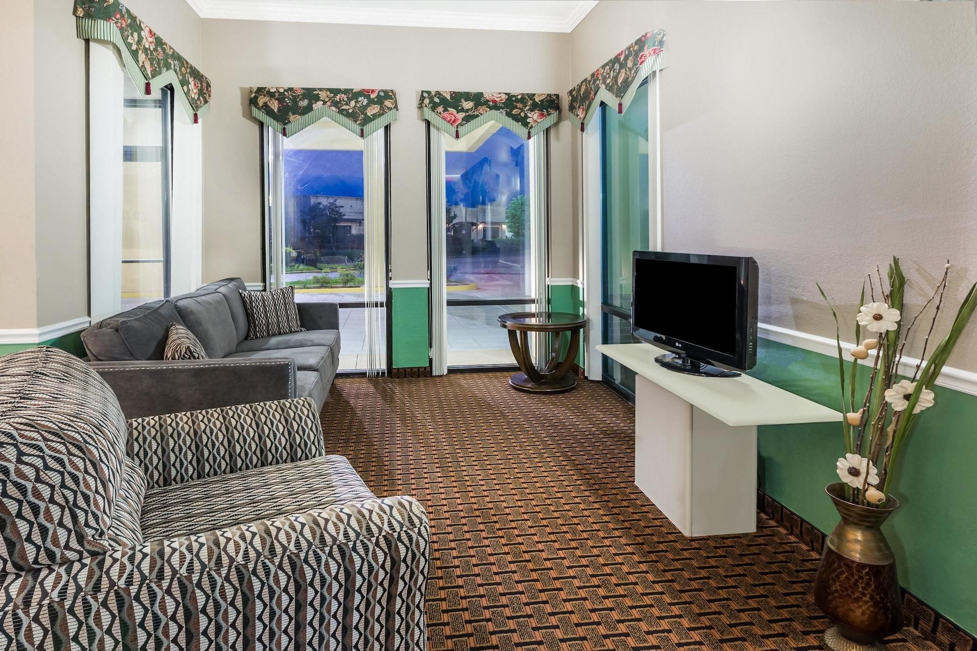 Super 8 By Wyndham Madison/Ridgeland Area Hotel Buitenkant foto