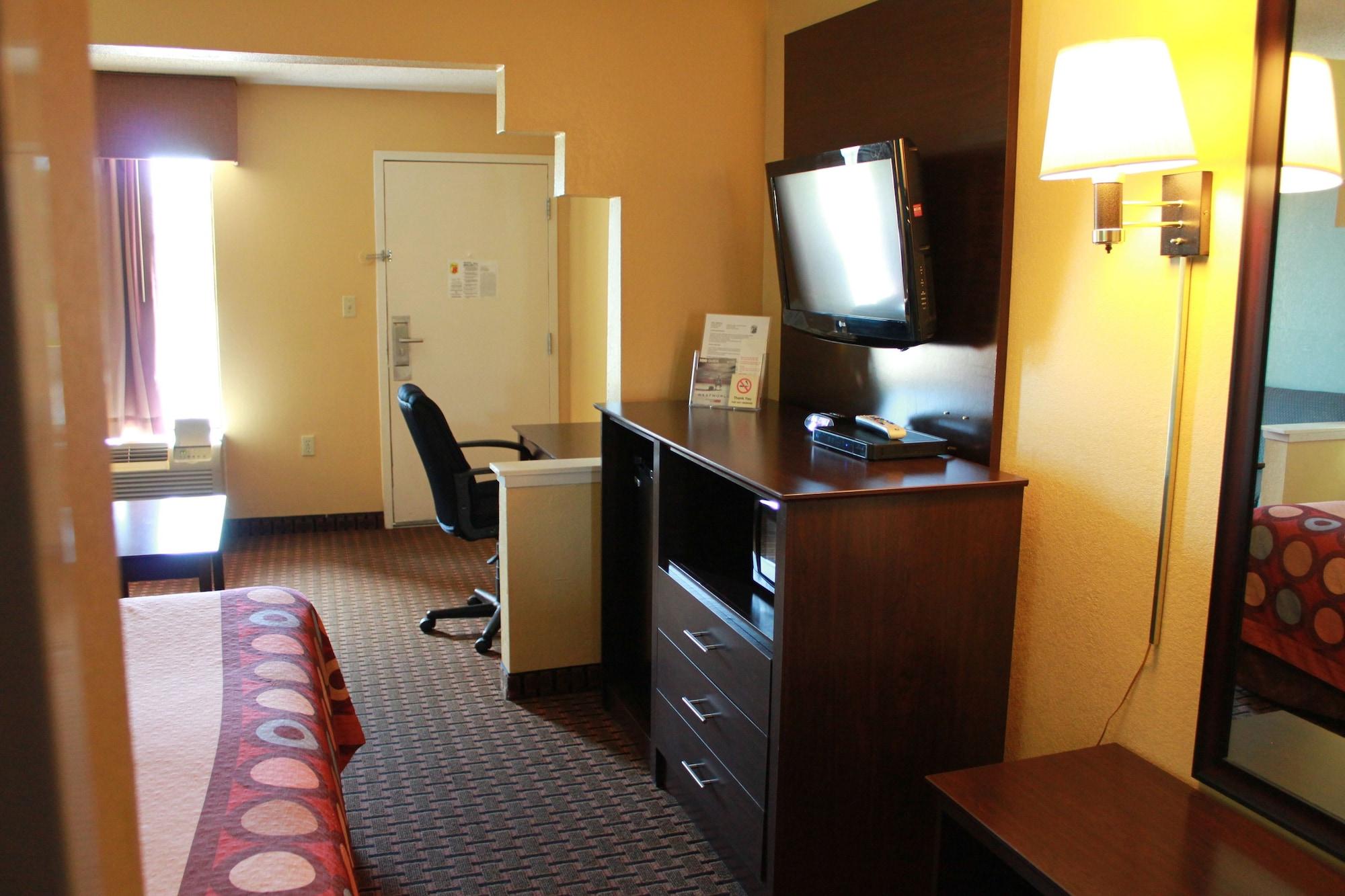 Super 8 By Wyndham Madison/Ridgeland Area Hotel Buitenkant foto
