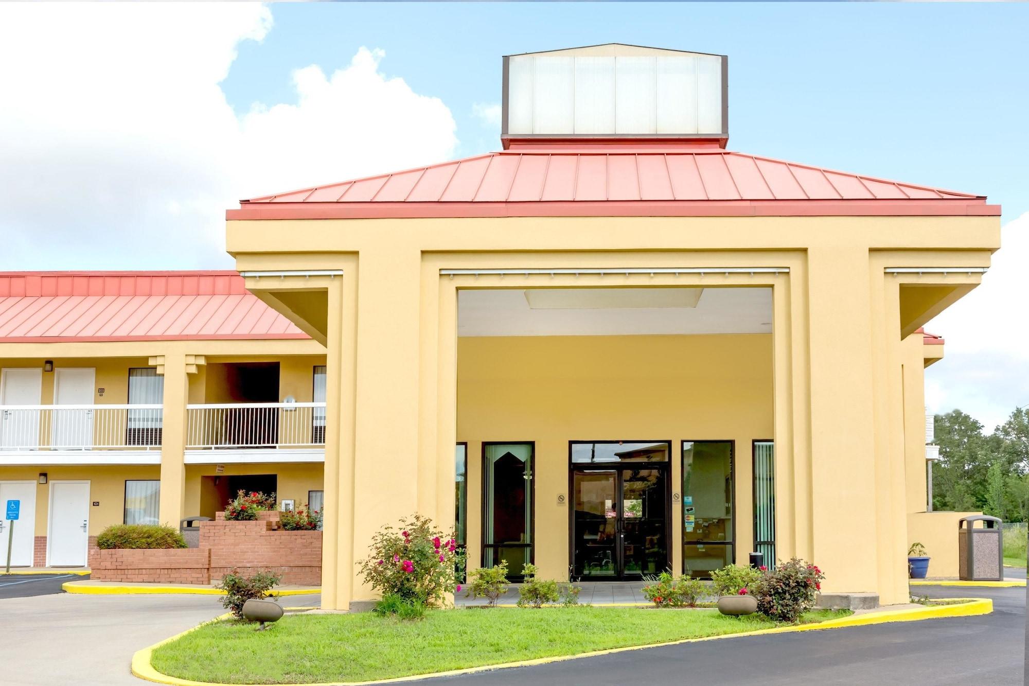 Super 8 By Wyndham Madison/Ridgeland Area Hotel Buitenkant foto