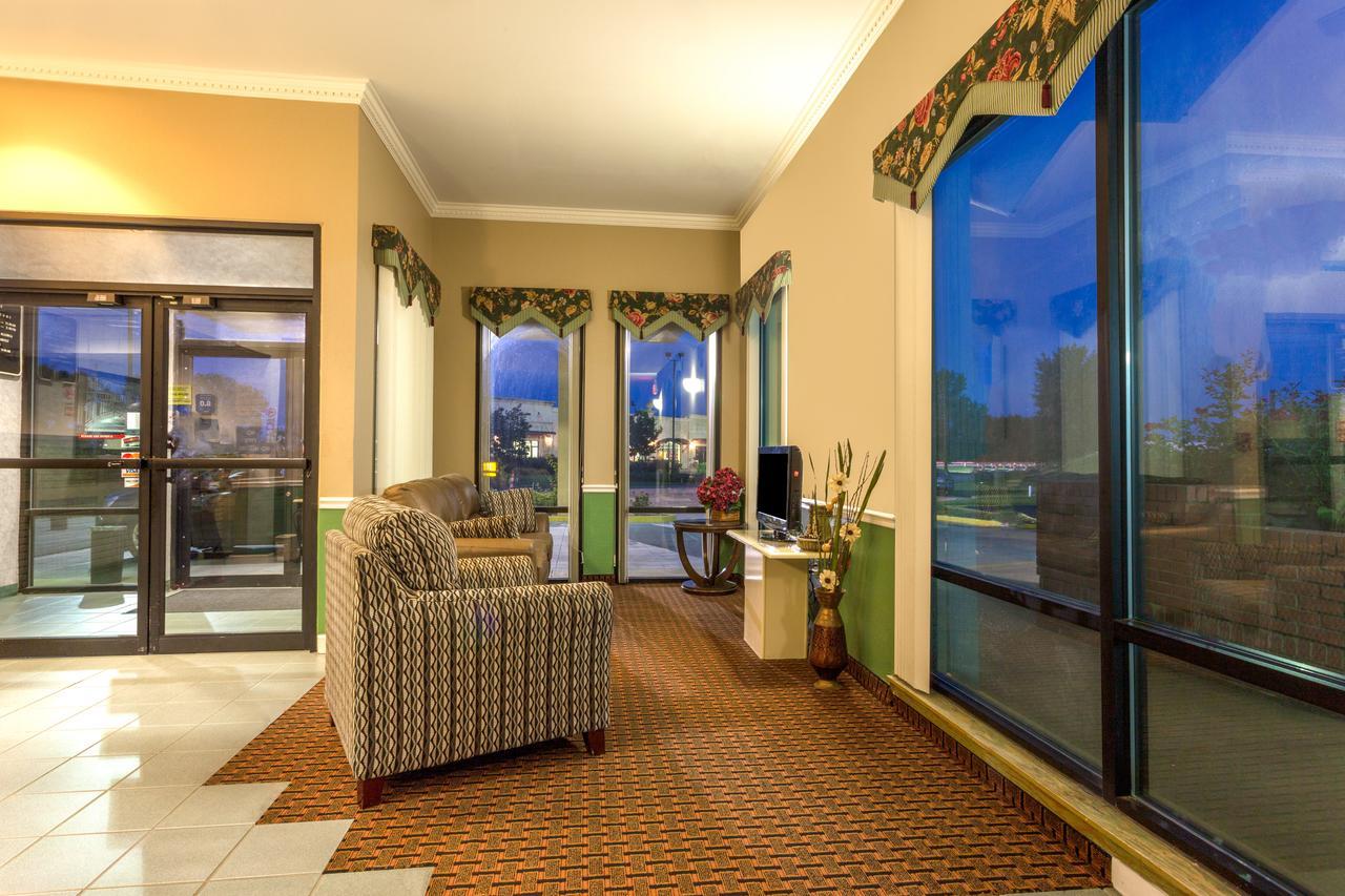 Super 8 By Wyndham Madison/Ridgeland Area Hotel Buitenkant foto